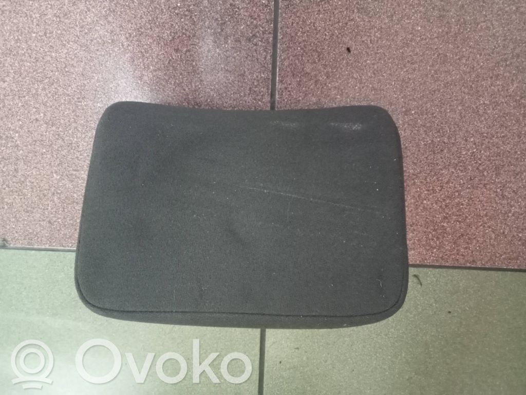 Volkswagen PASSAT B6 Rear seat headrest 
