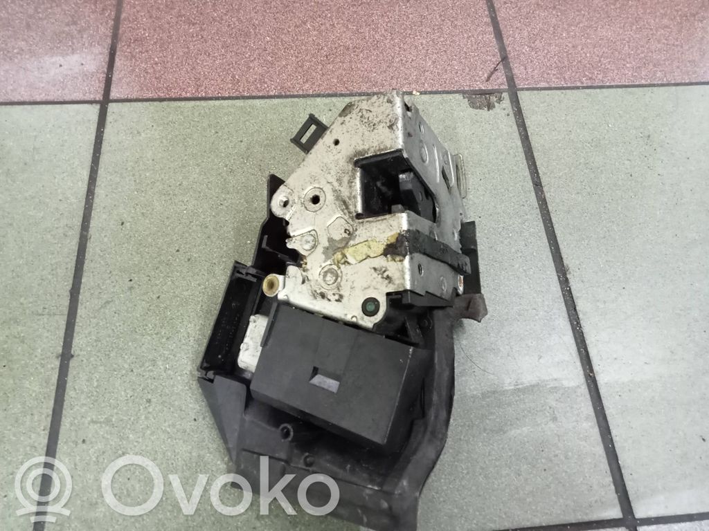 BMW 5 E39 Priekšpusē slēdzene 