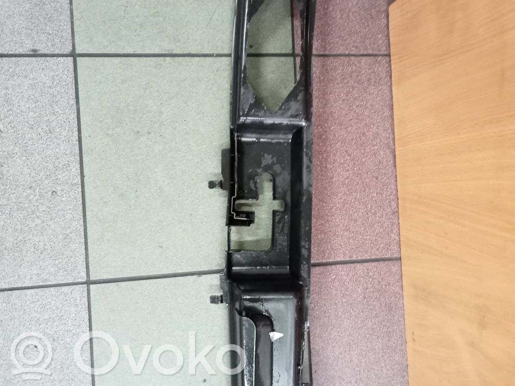 Volvo V50 Osłona chłodnicy 