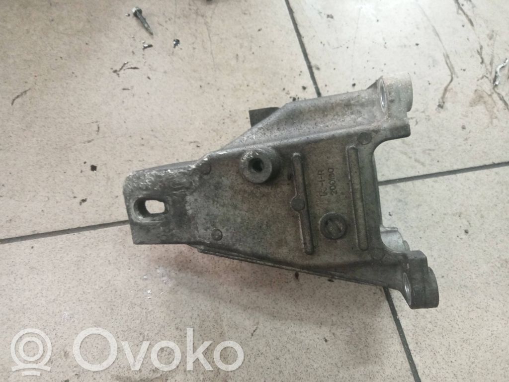 Suzuki Grand Vitara II Engine mounting bracket 