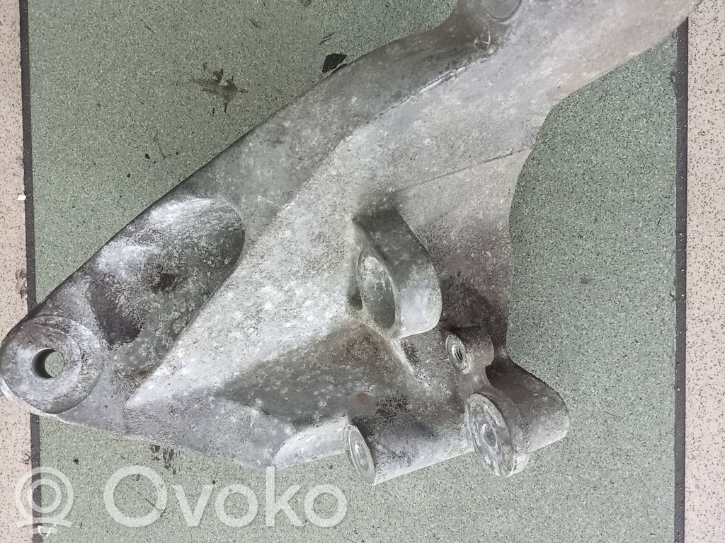 Volkswagen Crafter Engine mounting bracket 