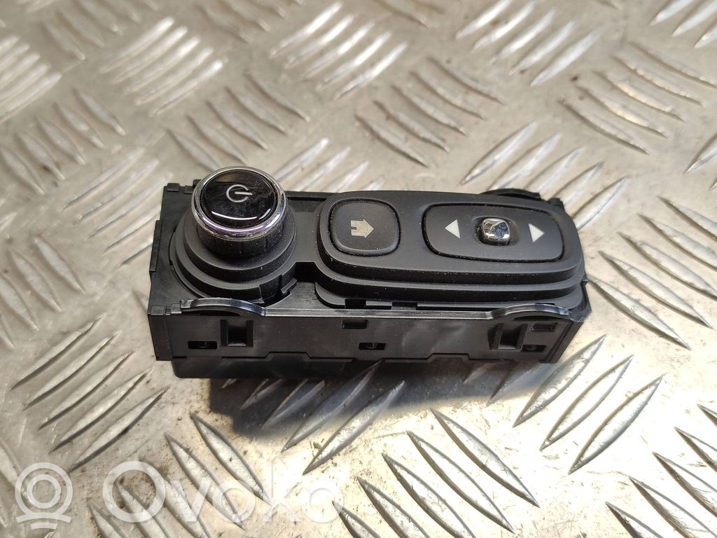 Renault Zoe Radio/CD/DVD/GPS head unit 