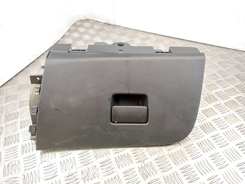 Opel Astra K Handschuhfach 
