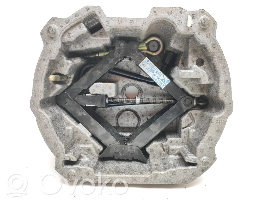 Peugeot 407 Tool set 