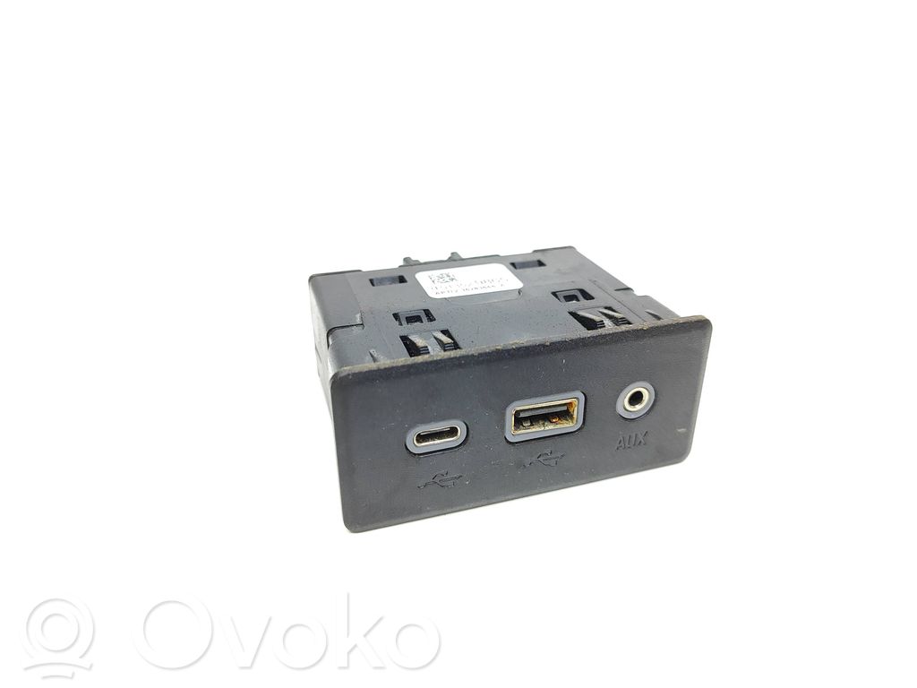 Enchufe conector USB   35283665A,051319,13529865