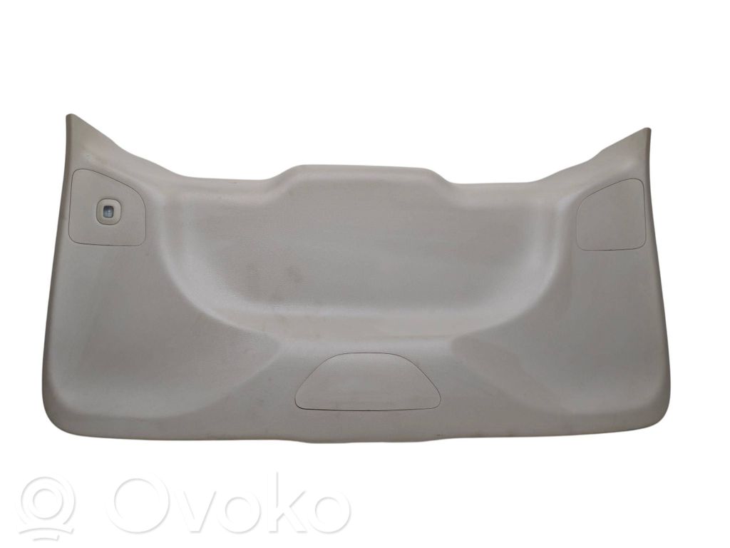 Chrysler Pacifica Takaluukun alaosan verhoilu 