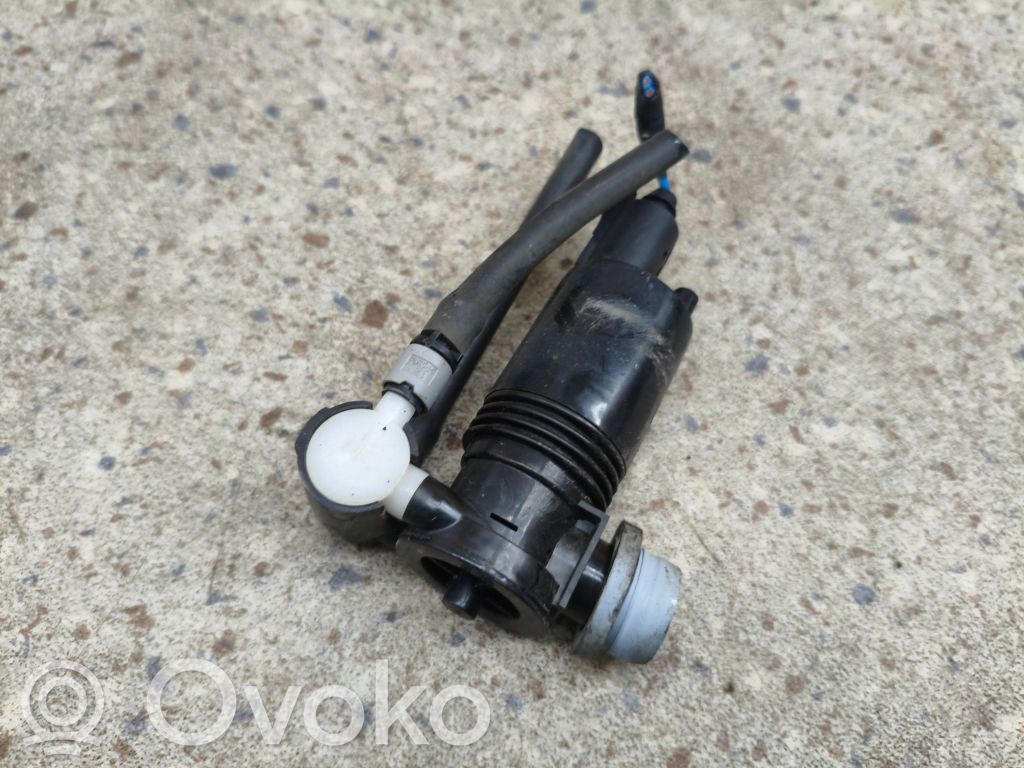 Volvo XC40 Windscreen/windshield washer pump 