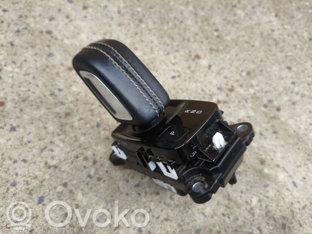 Volvo XC40 Gear shifter/selector 