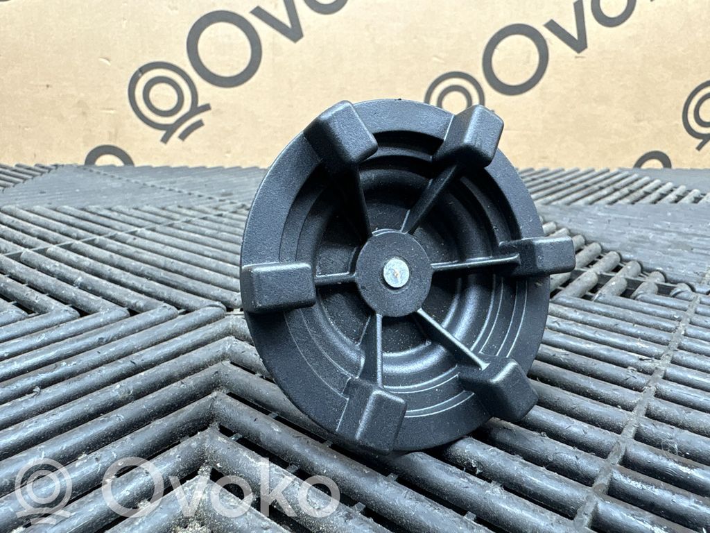 Tornillo de la rueda de repuesto   D3L5A
