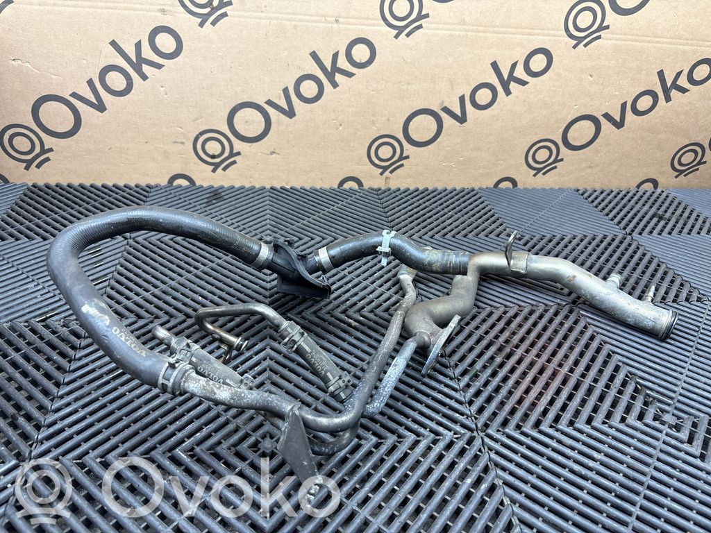 Volvo XC90 Tubo flessibile del liquido di raffreddamento del motore 