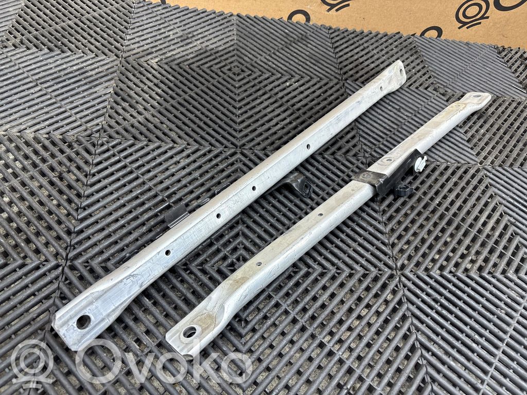 Autres pièces compartiment moteur