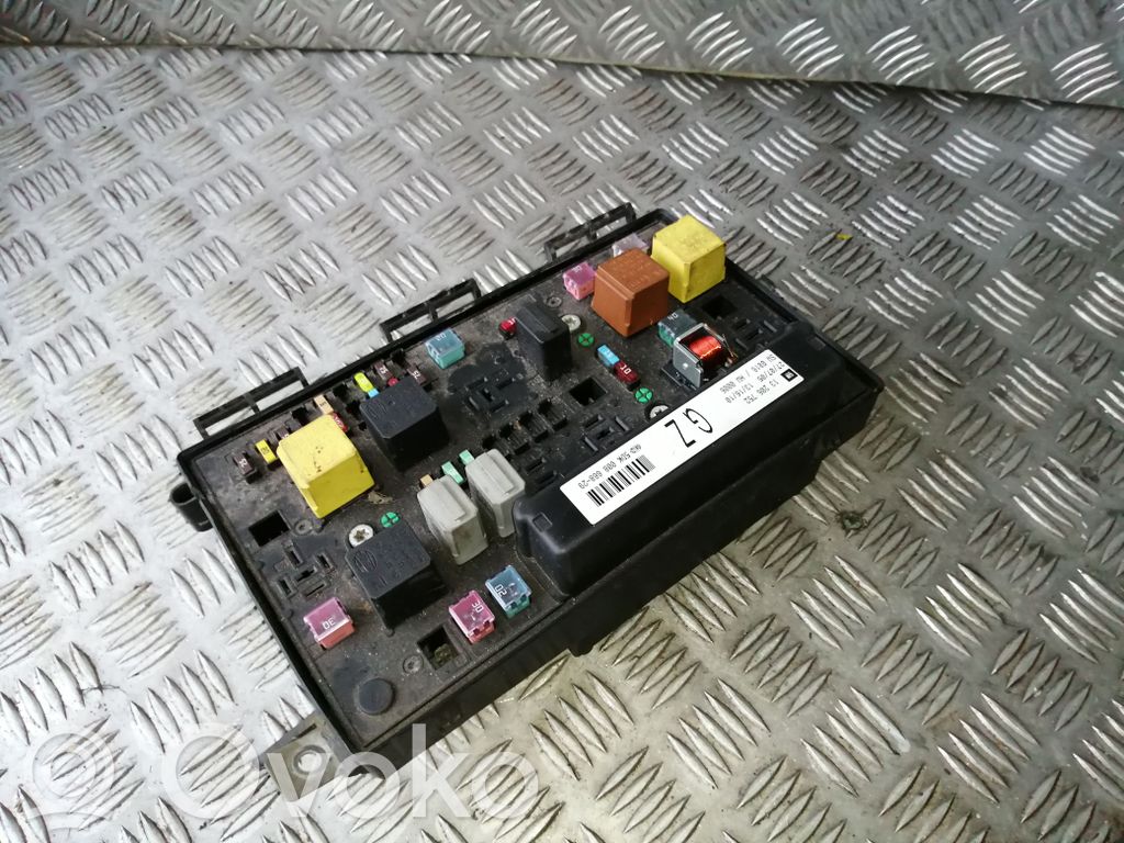 Opel Astra H Fuse module 