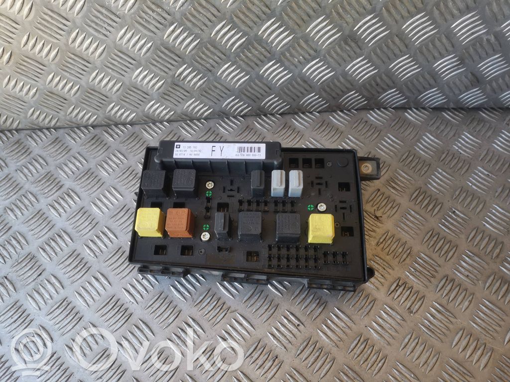 Opel Astra H Módulo de fusible 