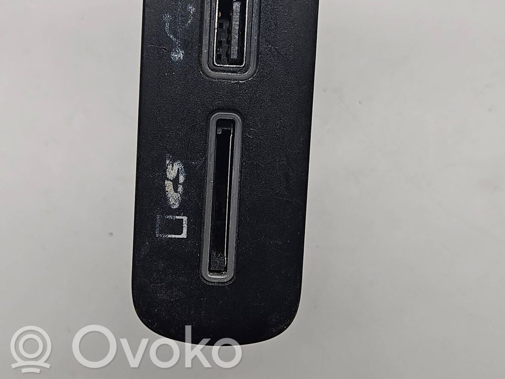 Dodge Challenger USB socket connector 