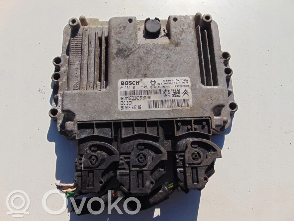 Volkswagen Touran I Engine control unit/module 