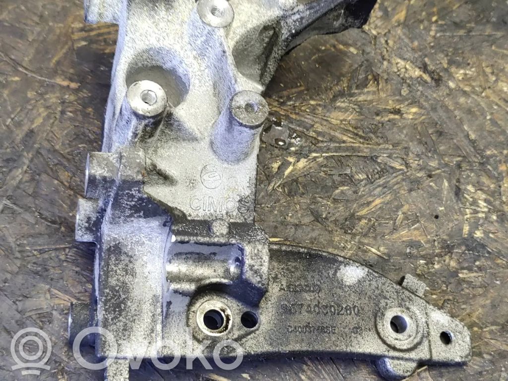 Peugeot 3008 I Engine mounting bracket 