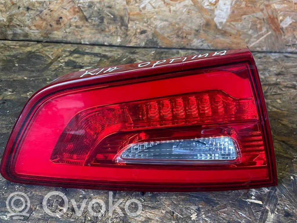 Tailgate rear/tail lights