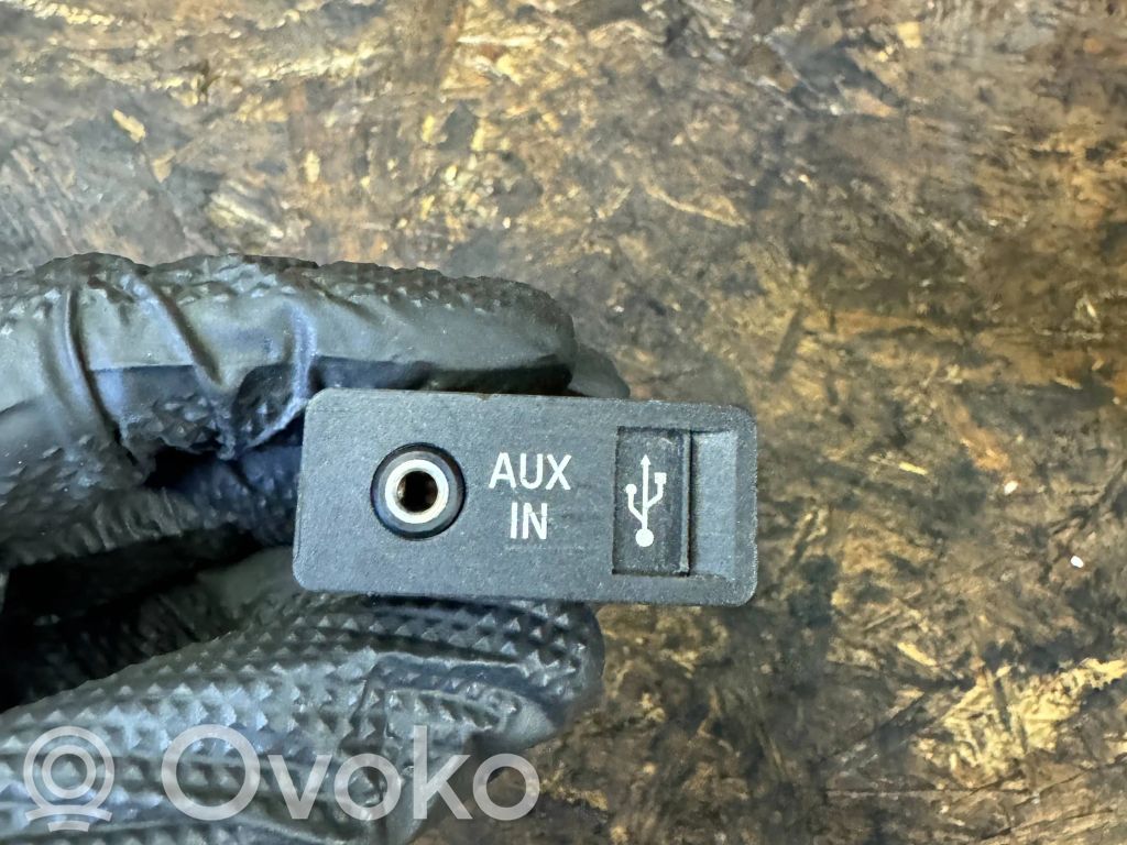 BMW X5 E70 AUX in-socket connector 