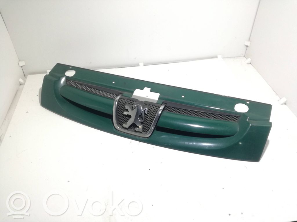 Peugeot Partner Maskownica / Grill / Atrapa górna chłodnicy 