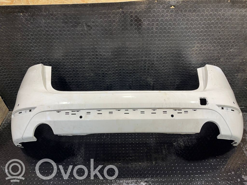 BMW 2 F46 Parachoques 