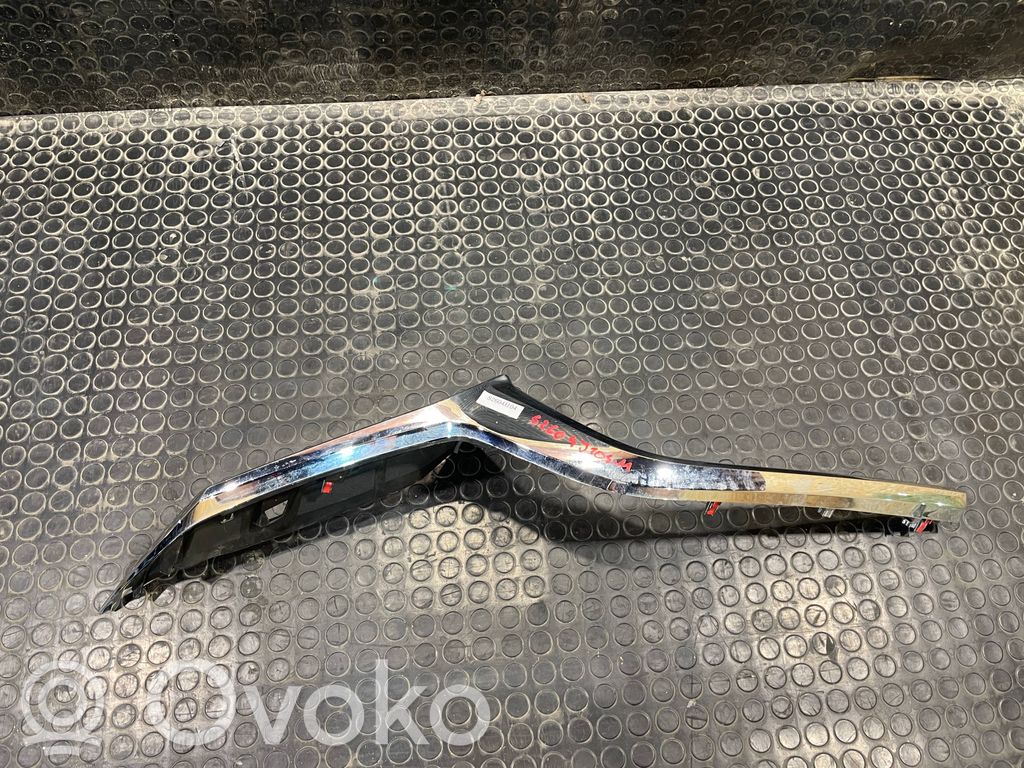Mazda CX-30 Etupuskurin jakajan koristelista 