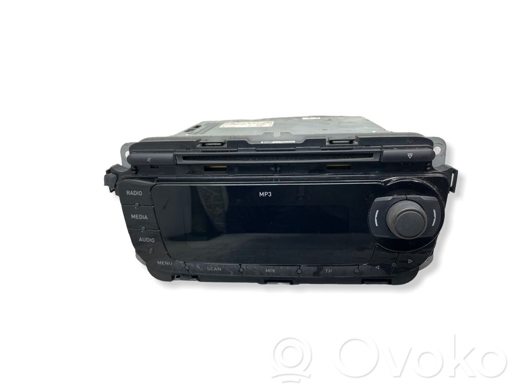 Radio / CD/DVD atskaņotājs / navigācija