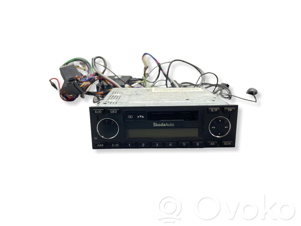 Radio / CD/DVD atskaņotājs / navigācija