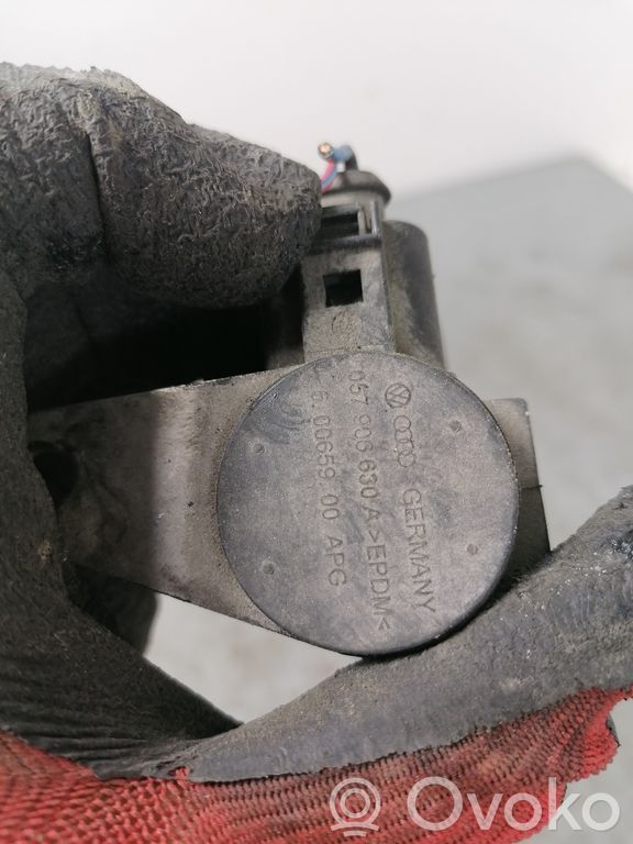 058906630A Audi A8 S8 D3 4E Turbolader Druckwandler Magnetventil 