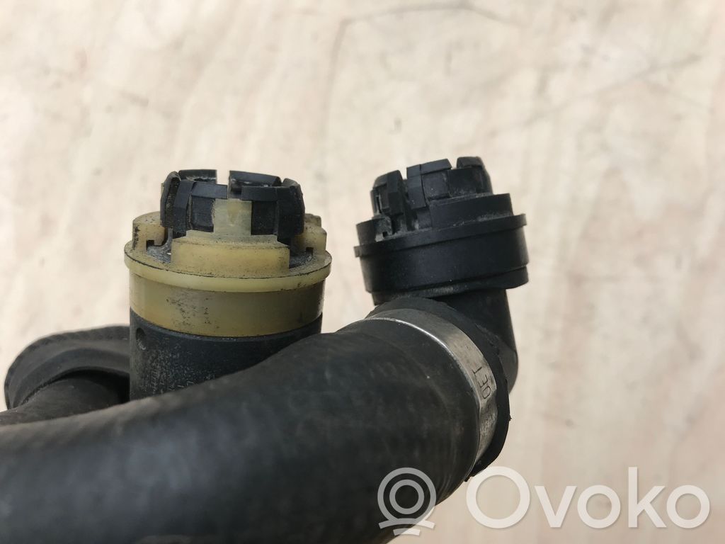 GNA773 Opel Astra H Tuyau de liquide de refroidissement moteur 13223887