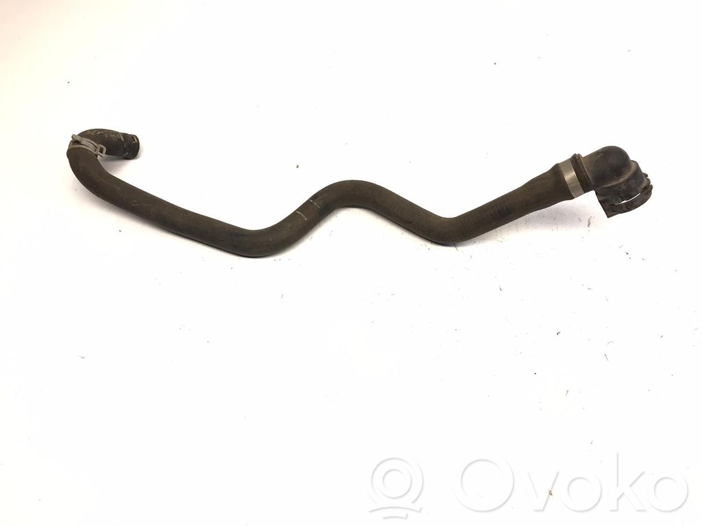 Caurulīte (-es) / šļūtene (-es)