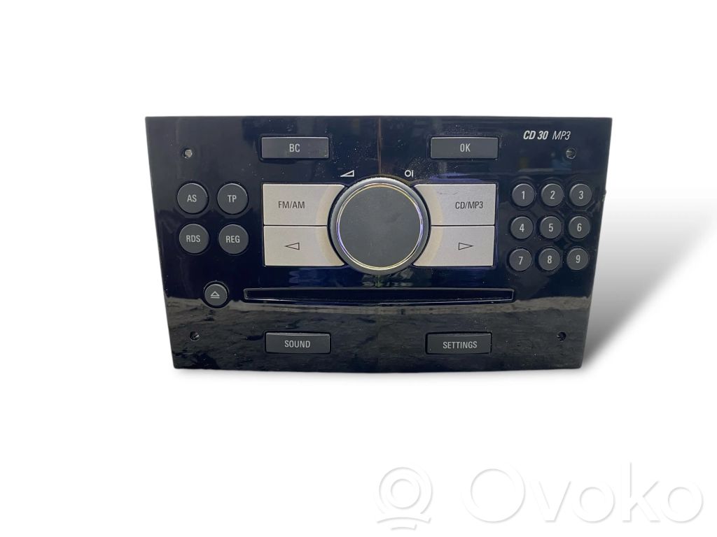 Radio / CD/DVD atskaņotājs / navigācija