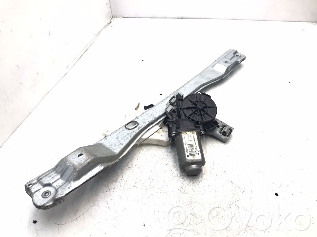 Aizmugurē loga pacēlāja motoriņš