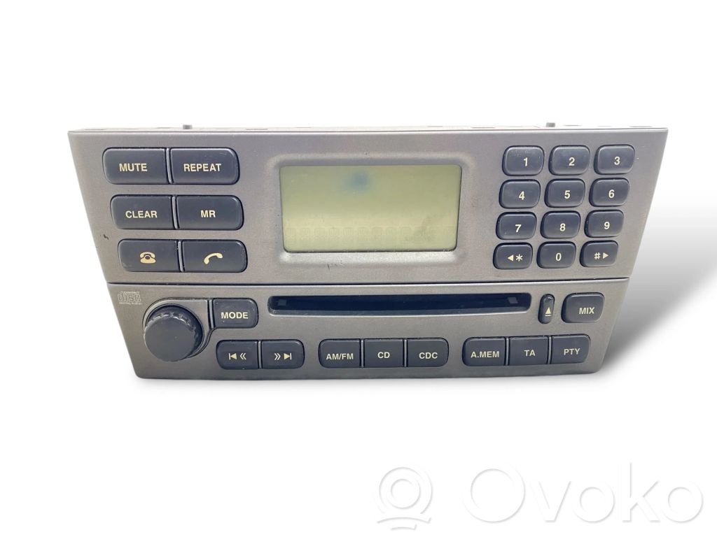 Radio / CD/DVD atskaņotājs / navigācija