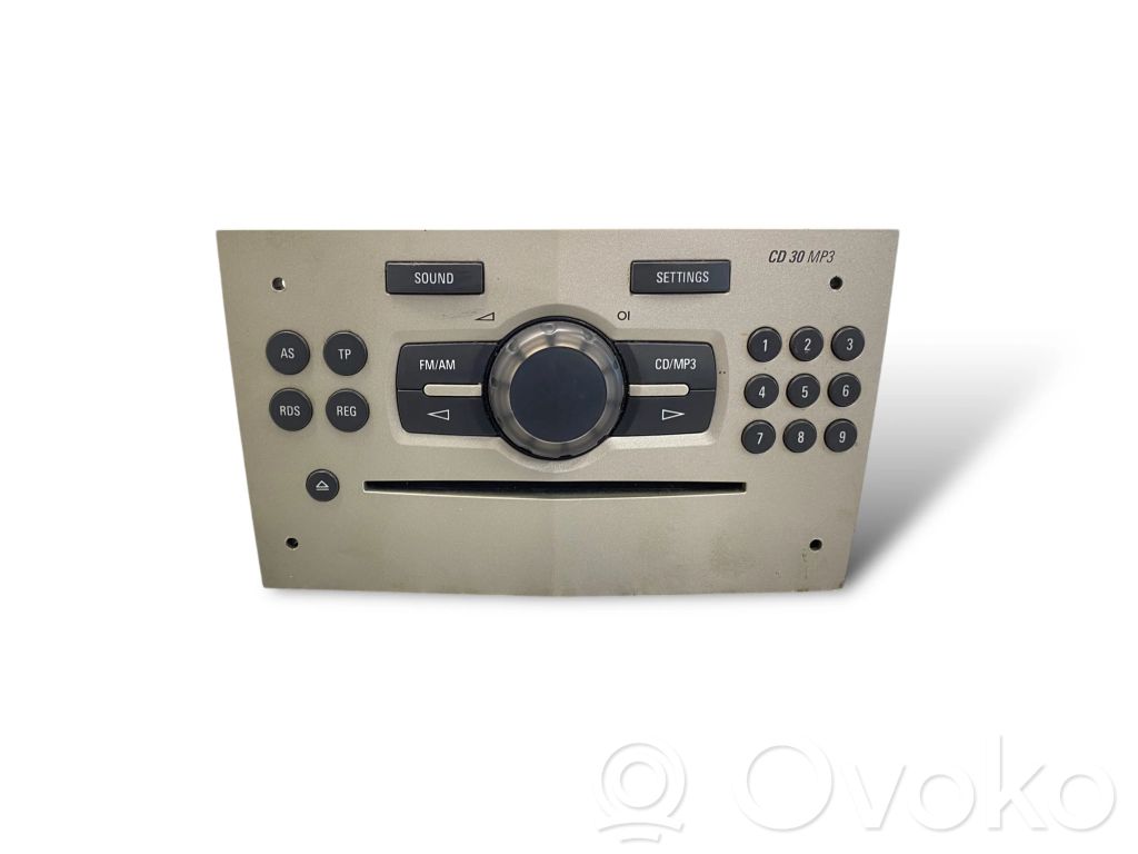 Radio / CD/DVD atskaņotājs / navigācija