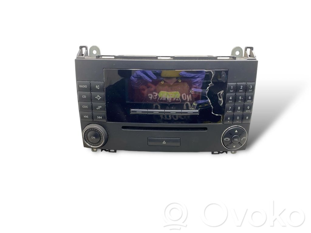Radio / CD/DVD atskaņotājs / navigācija