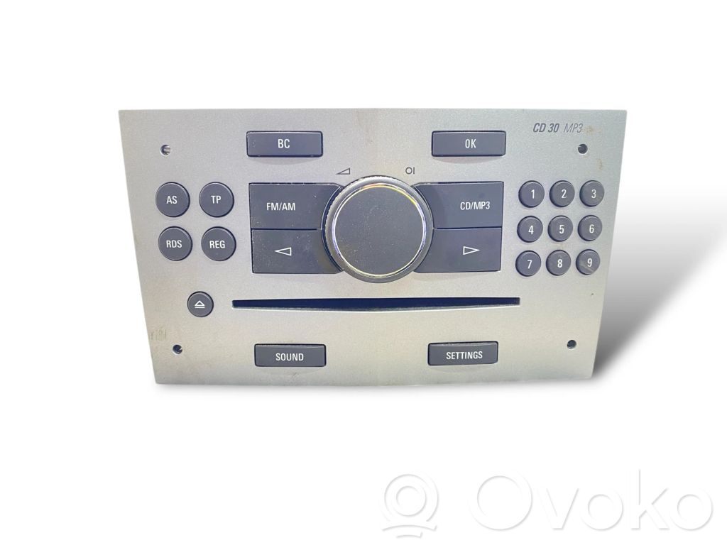 Radio / CD/DVD atskaņotājs / navigācija
