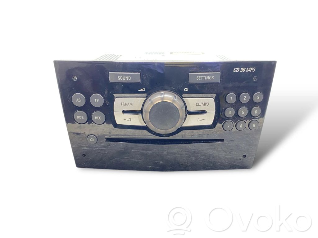 Radio / CD/DVD atskaņotājs / navigācija