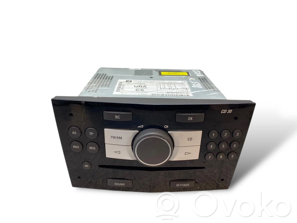 Radio / CD/DVD atskaņotājs / navigācija