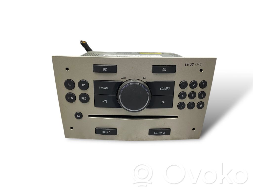 Radio / CD/DVD atskaņotājs / navigācija