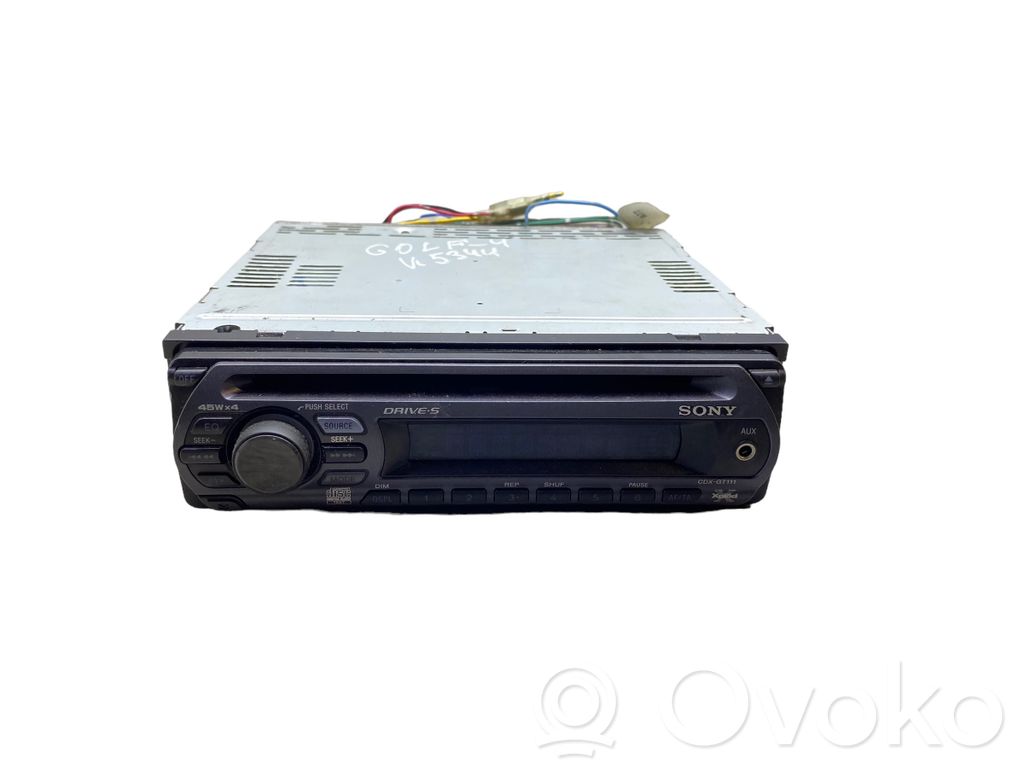 Radio / CD/DVD atskaņotājs / navigācija