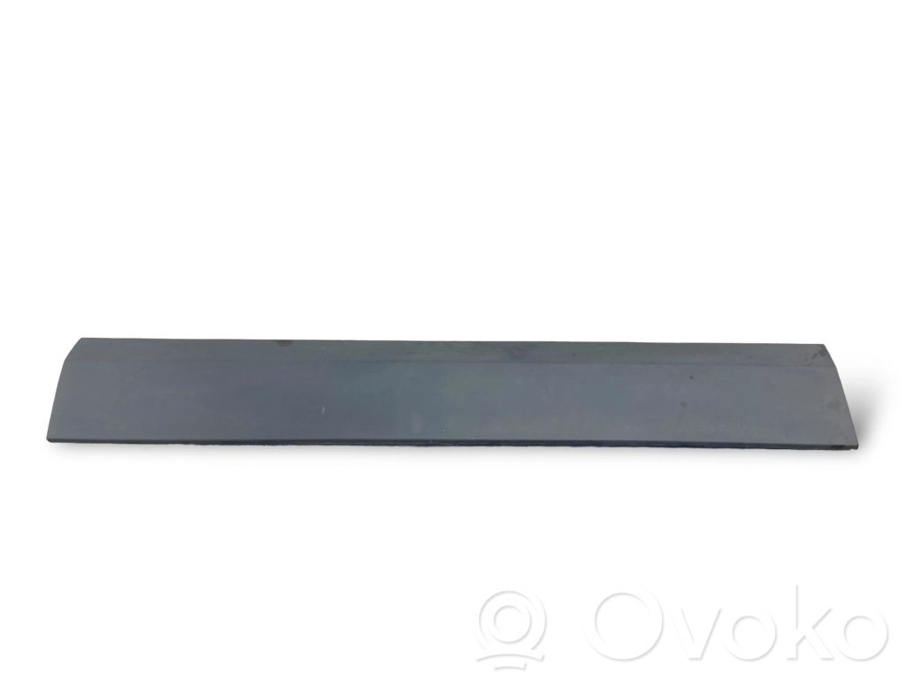 Slīdošās durvju dekoratīvā apdare (moldings)