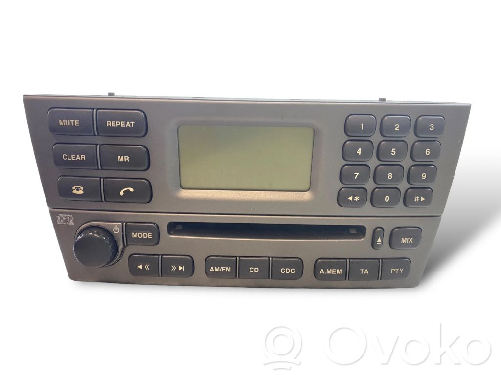 Radio / CD/DVD atskaņotājs / navigācija