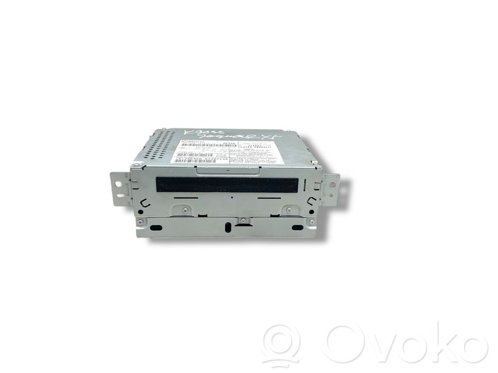 Radio / CD/DVD atskaņotājs / navigācija