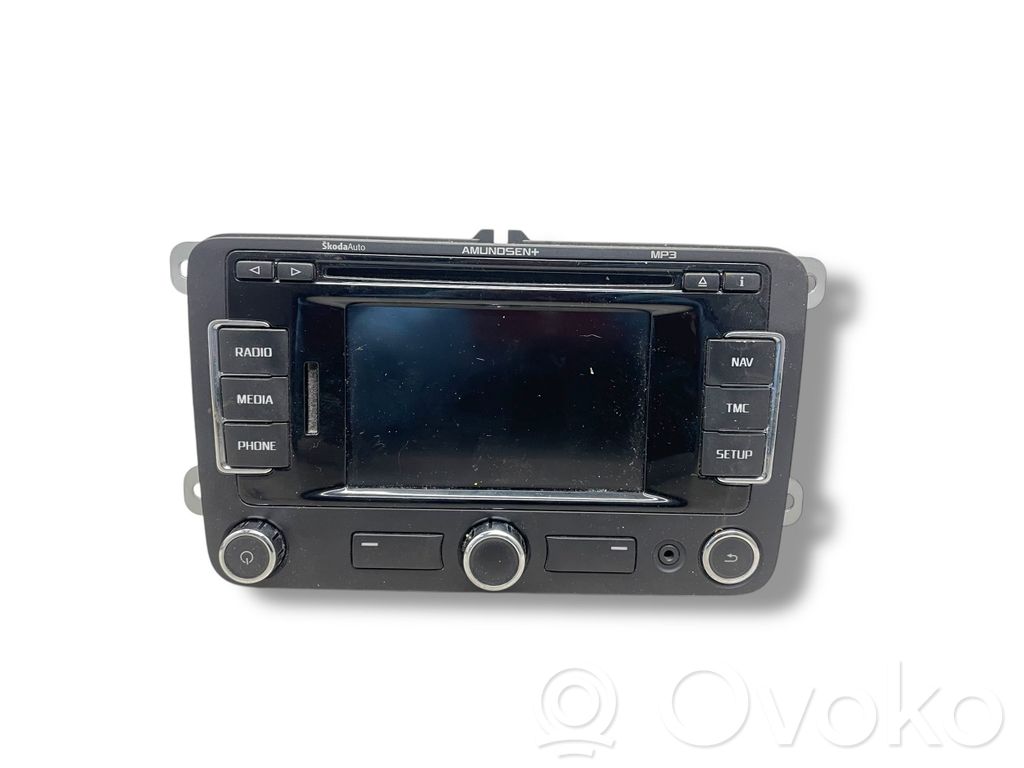 Radio / CD/DVD atskaņotājs / navigācija