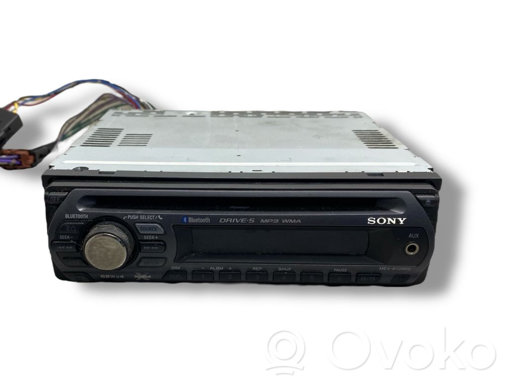Radio / CD/DVD atskaņotājs / navigācija