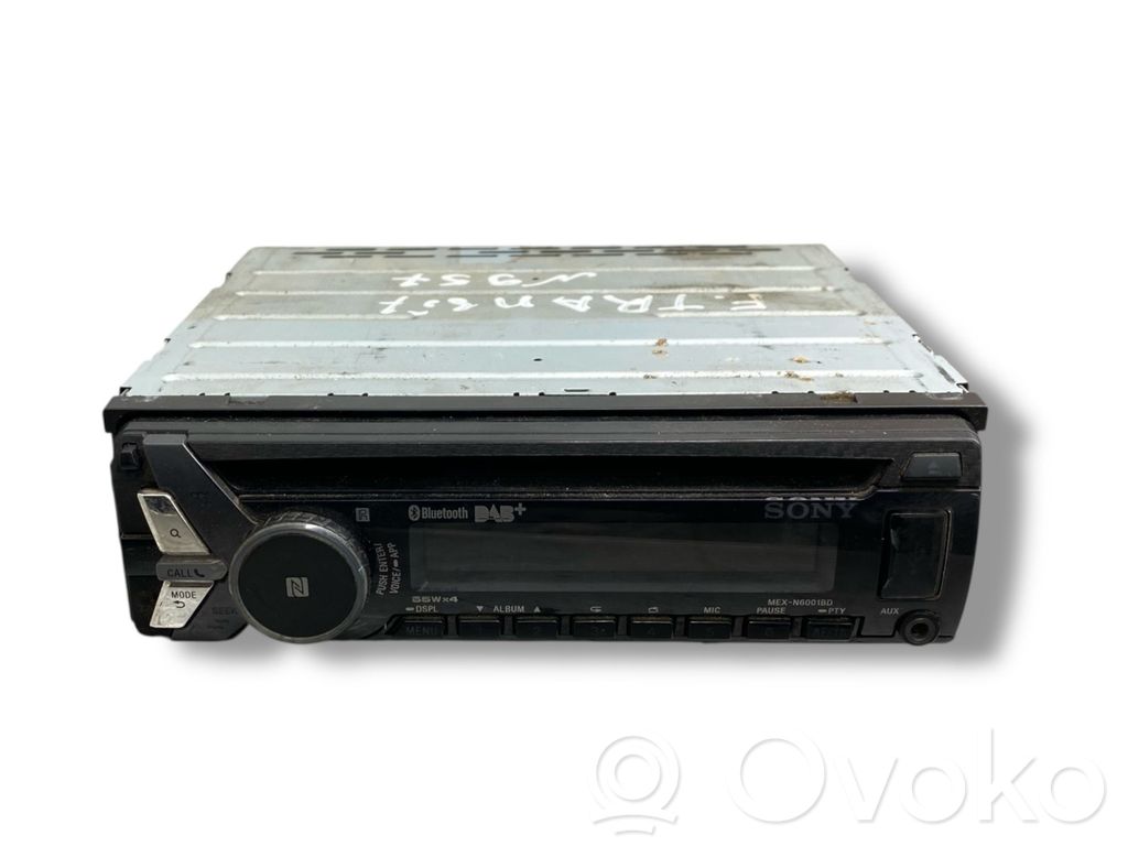 Radio / CD/DVD atskaņotājs / navigācija