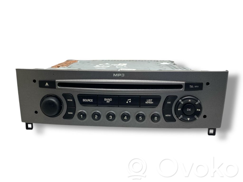 Radio / CD/DVD atskaņotājs / navigācija
