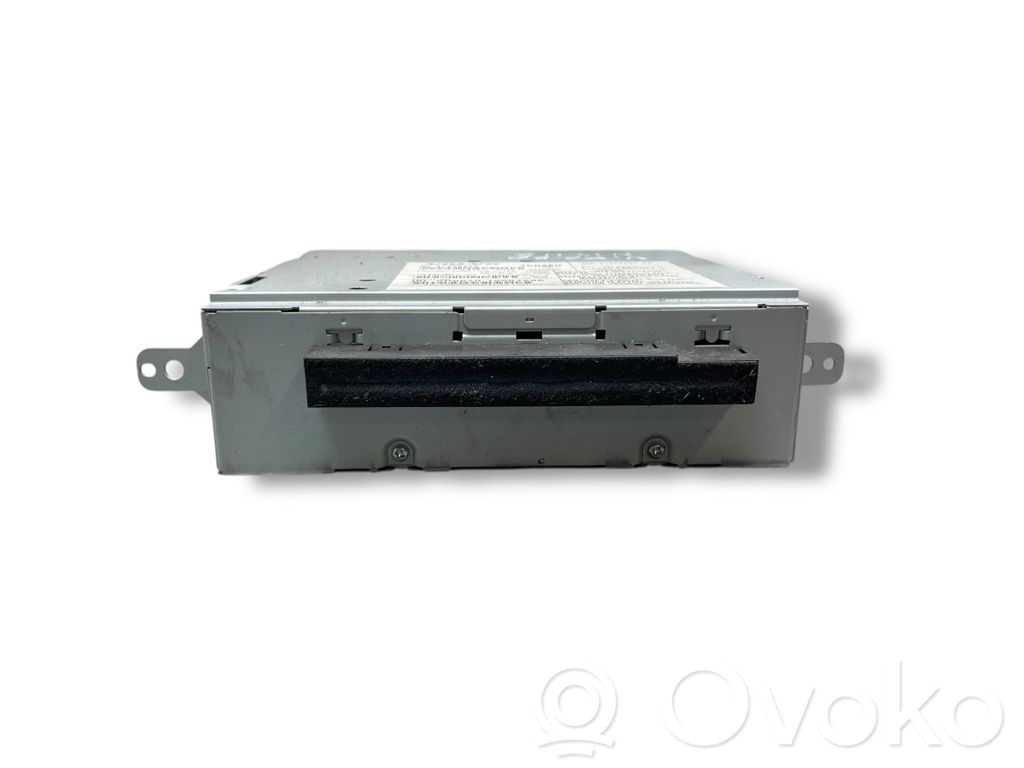 Radio / CD/DVD atskaņotājs / navigācija