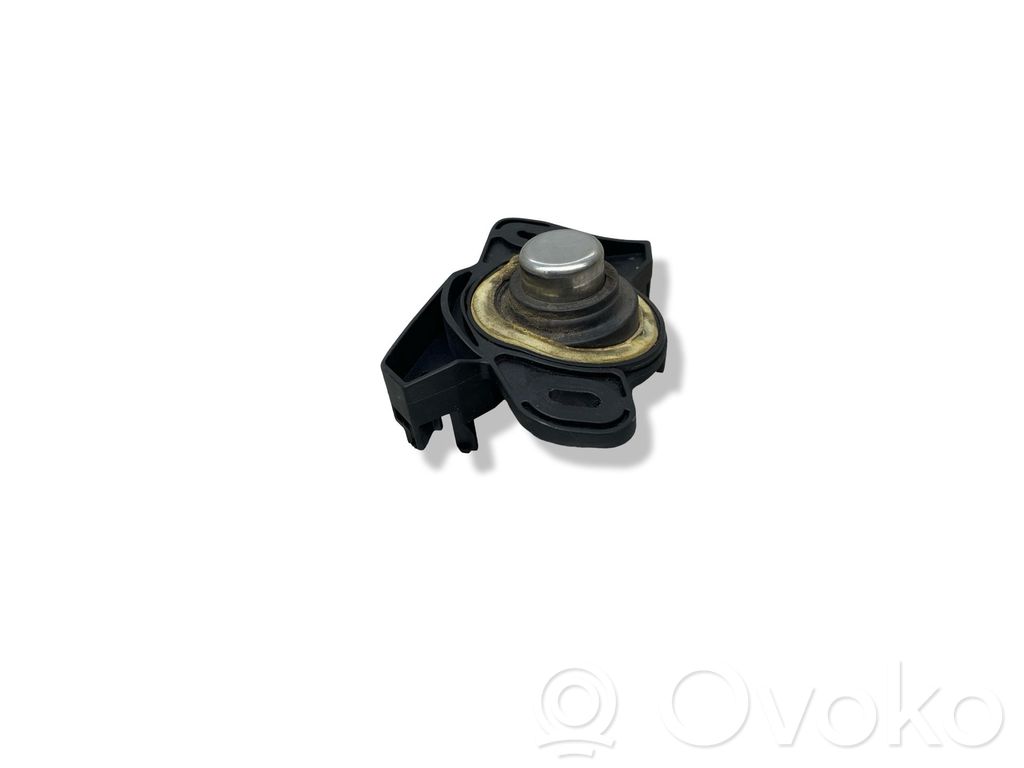 Aizmugures durvju atvēršanas slēdzis