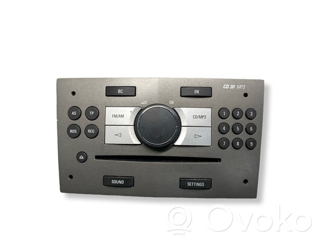 Radio / CD/DVD atskaņotājs / navigācija